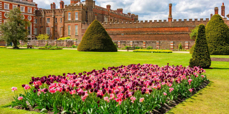 hampton court