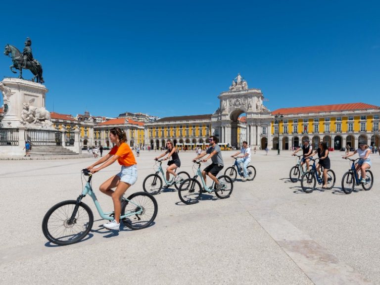 Cykeltur i Lissabon om eftermiddagen