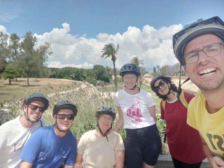 Tour en bicicleta por Nicosia: lo más destacado Tour en bicicleta por Nicosia: lo más destacado